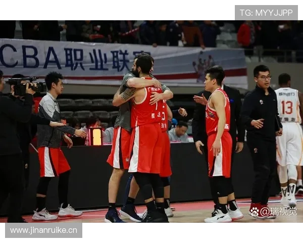 凯尔·沃克对位姆巴佩：顶级速度对决中的防守策略解析