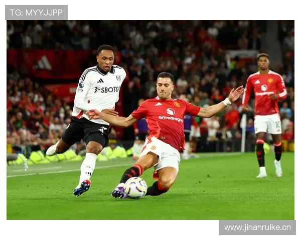 曼联战术体系缺乏稳定性问题显现，对赛季走势形成制约