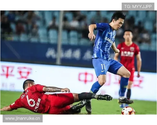 替补席红牌判罚规则详解：何时算正式罚下球员？