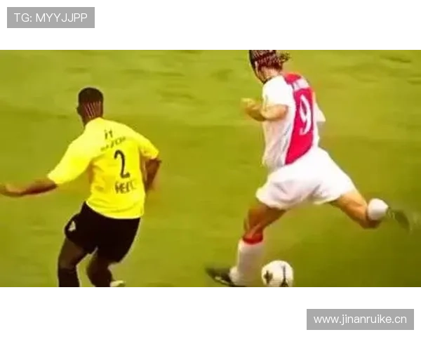 伊布居然还这么爱发自拍，球场上大佬场下吃瓜群众？